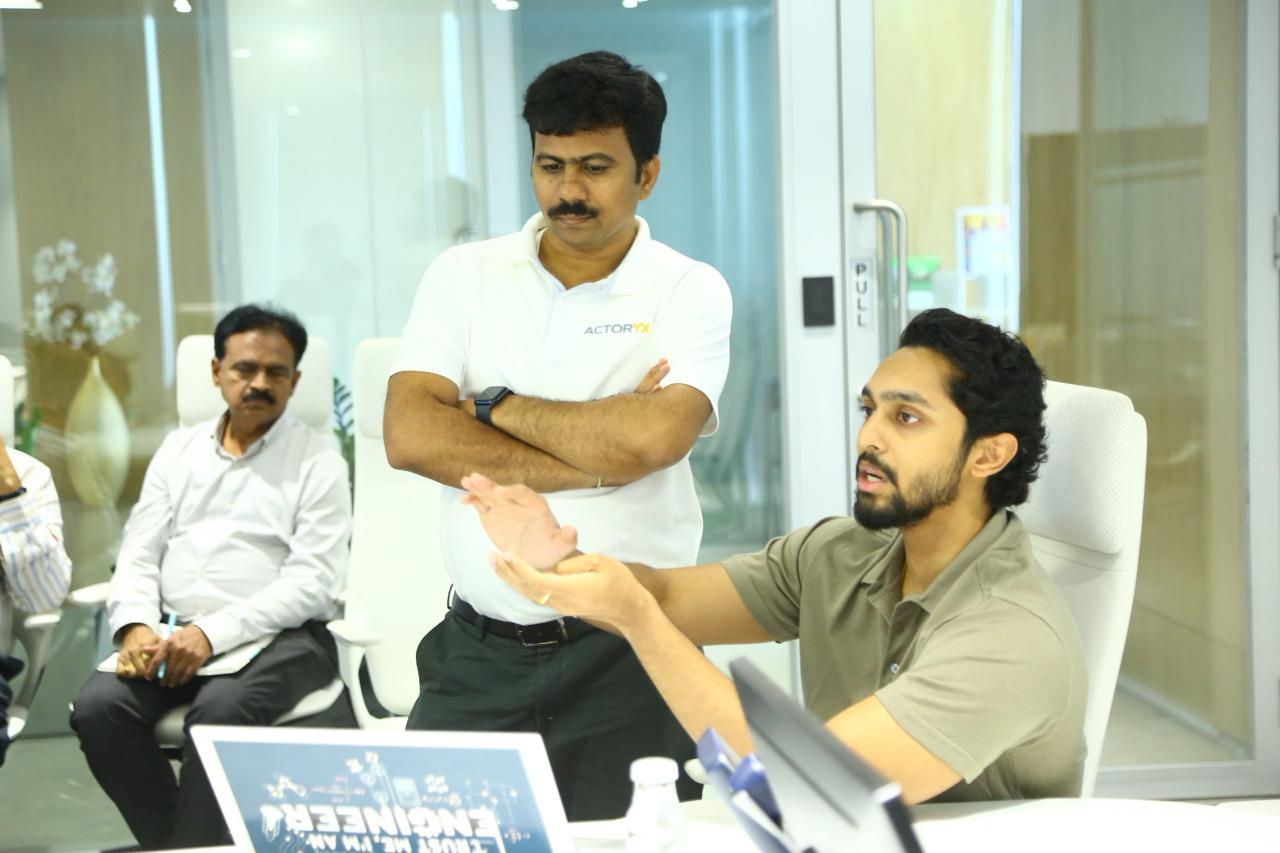 Actoryx expert guiding participants through AI tool demonstration